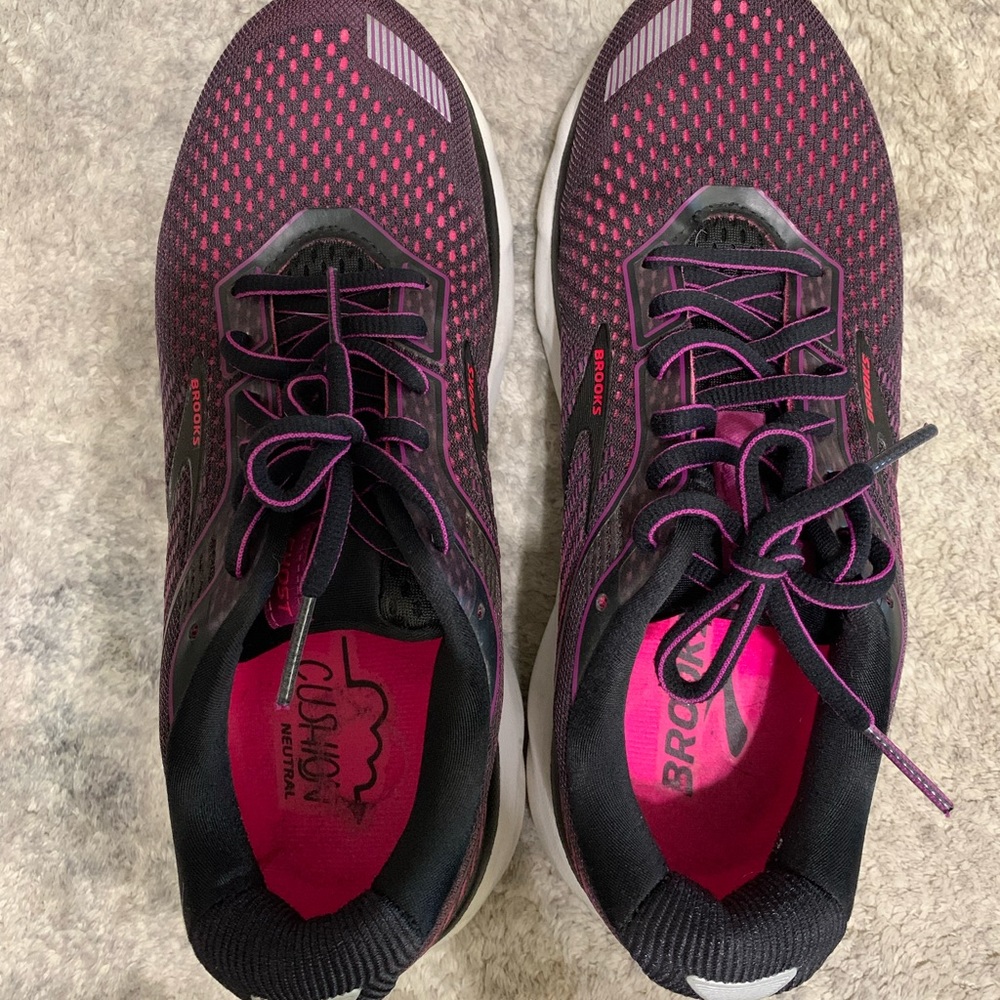 Women’s brooks ghost 13 running shoes - size 8